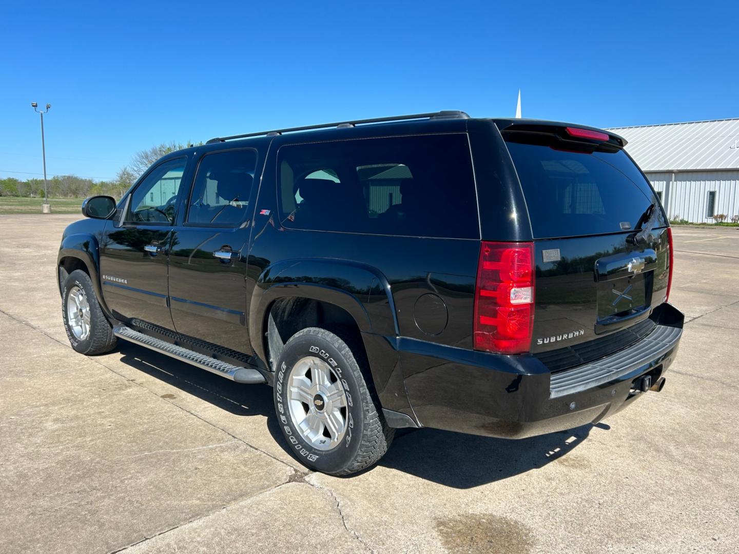 2007 BLACK /BLACK Chevrolet Suburban LS 1500 4WD (3GNFK16377G) with an 5.3L V8 OHV 16V FFV engine, 4-Speed Automatic Overdrive transmission, located at 17760 Hwy 62, Morris, OK, 74445, (918) 733-4887, 35.609104, -95.877060 - Photo#6